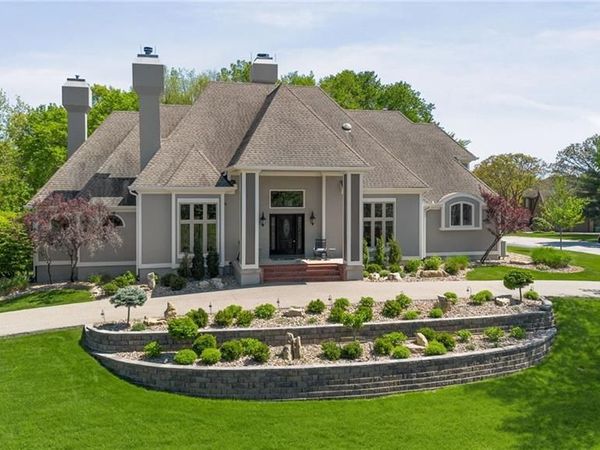 1025 NE Moss Point Road, Lee's Summit, MO 64064