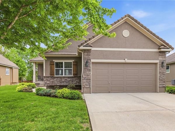 4237 Park Springs Drive, Lee's Summit, MO 64064