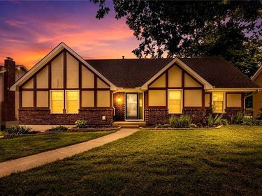 7417 N PARK Avenue, Gladstone, MO 64118