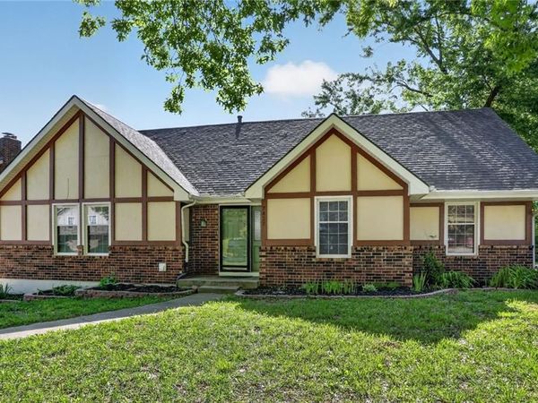 7417 N PARK Avenue, Gladstone, MO 64118