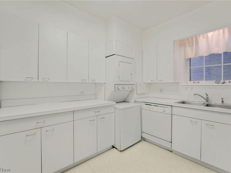 13415 Shaker Boulevard, Unit 11H4, Cleveland, OH 44120 Photo 10