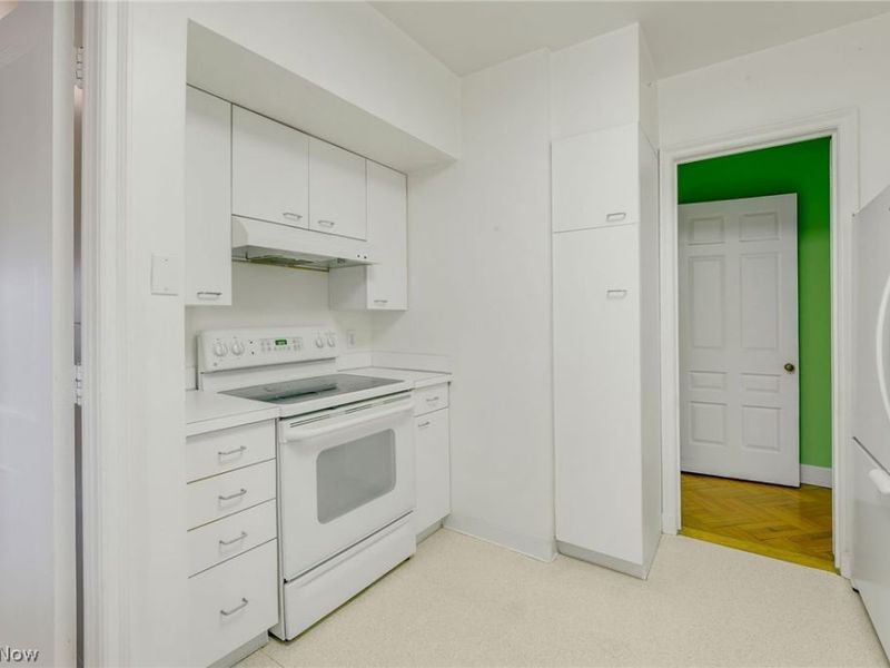 13415 Shaker Boulevard, Unit 11H4, Cleveland, OH 44120 Photo 12