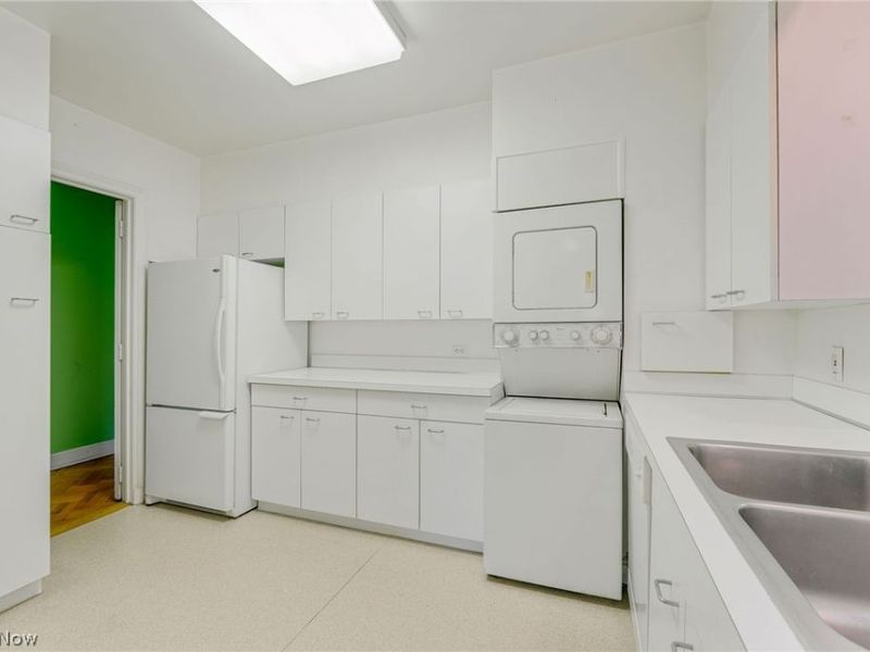 13415 Shaker Boulevard, Unit 11H4, Cleveland, OH 44120 Photo 9