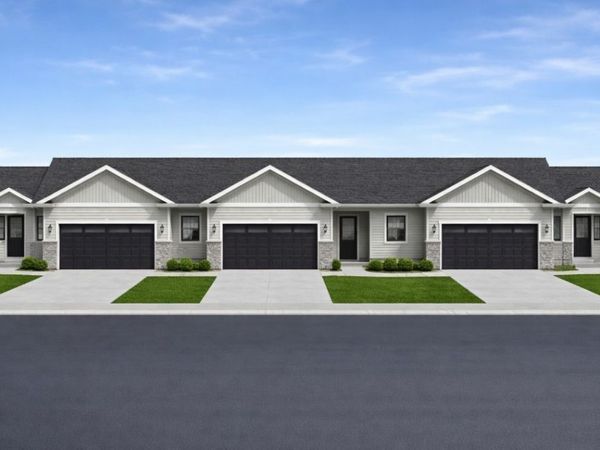 565 Meadow Oak Circle, Fairfax, IA 52228