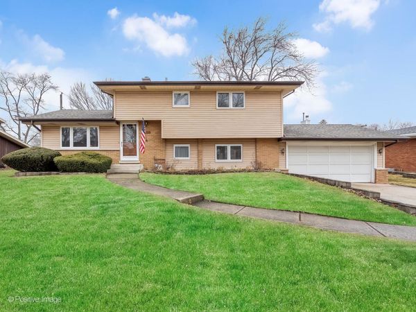 564 E Bryn Mawr Avenue , Roselle, IL 60172
