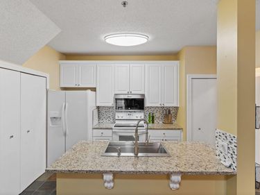 17918 Cobblestone Way, Eden Prairie, MN 55347
