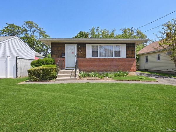 117 Woodside Avenue, Freeport, NY 11520
