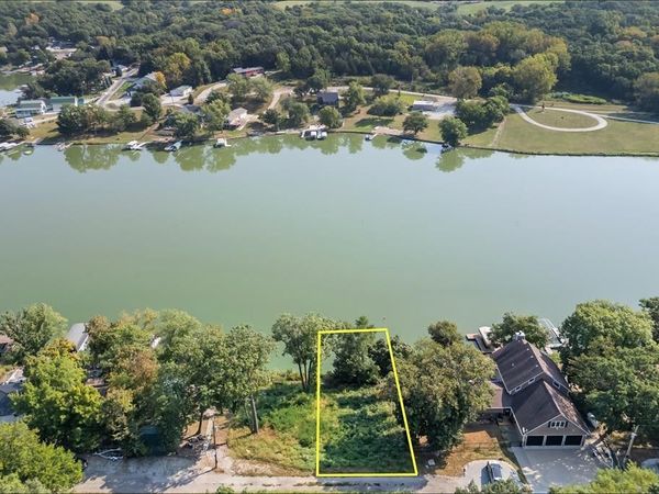 8364 Lakeshore Drive, Dexter, IA 50070