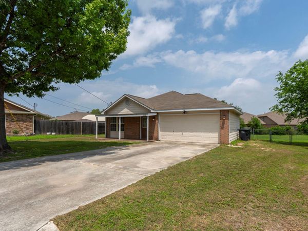 112 Briarwood CT, Kyle, TX 78640