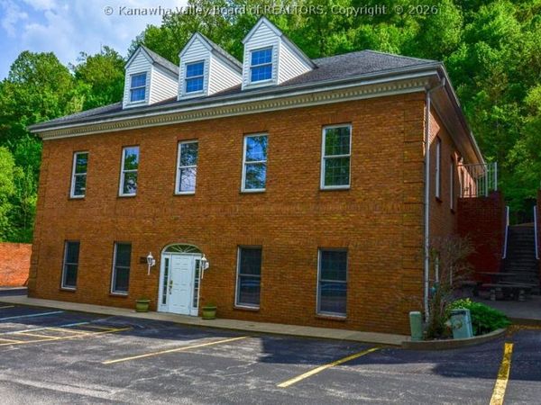 1 Courtney Drive, Charleston, WV 25304