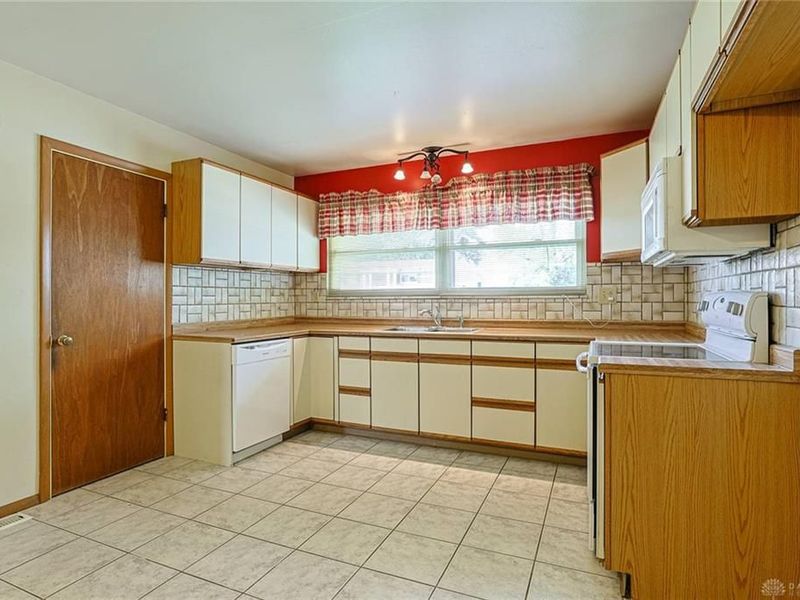 620 Bennert Drive, Vandalia, OH 45377 Photo 8