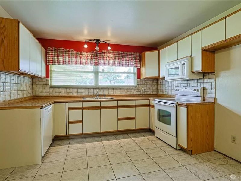 620 Bennert Drive, Vandalia, OH 45377 Photo 9