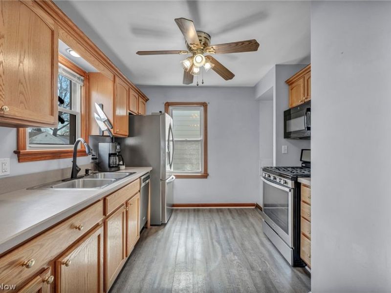 6133 W 54th Street, Parma, OH 44129 Photo 4