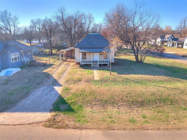 521 N 11th Street, Guthrie, OK 73044