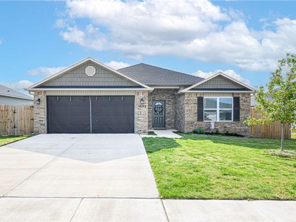 1633 Ace Avenue, Gentry, AR 72734