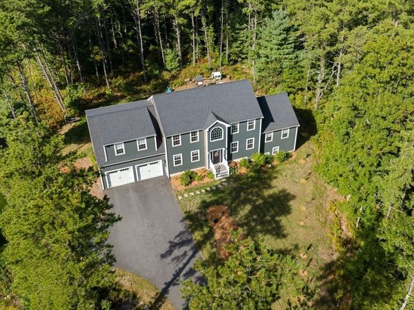 17 Pond Edge Trl, Wareham, MA 02571