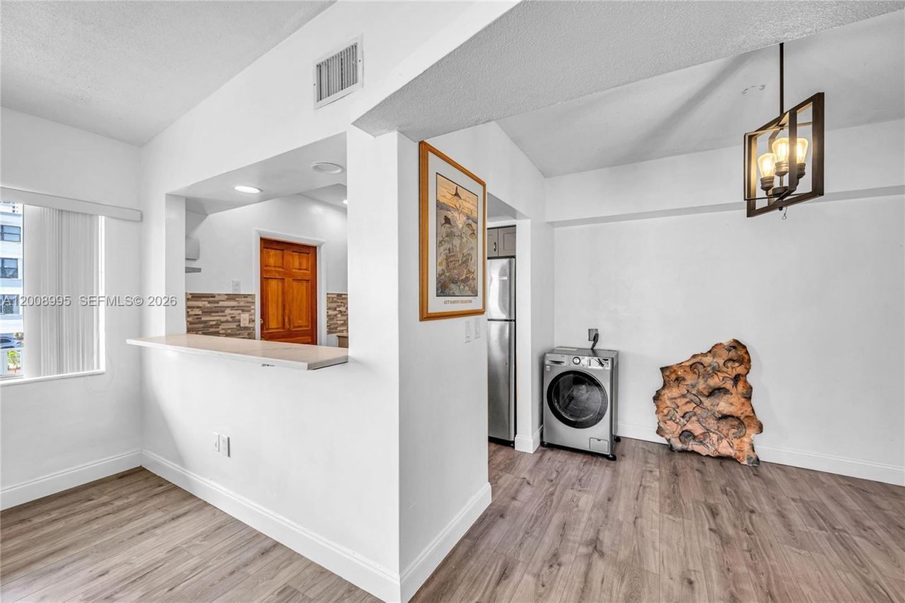 3721 NE 170th St, Unit 2, North Miami Beach, FL 33160 Photo