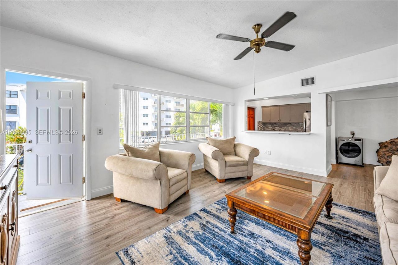 3721 NE 170th St, Unit 2, North Miami Beach, FL 33160 Photo