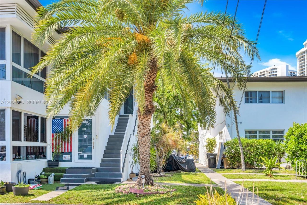 3721 NE 170th St, Unit 2, North Miami Beach, FL 33160 Photo