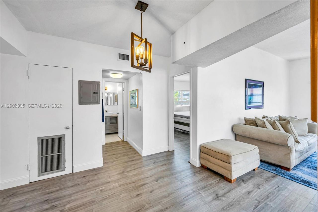 3721 NE 170th St, Unit 2, North Miami Beach, FL 33160 Photo