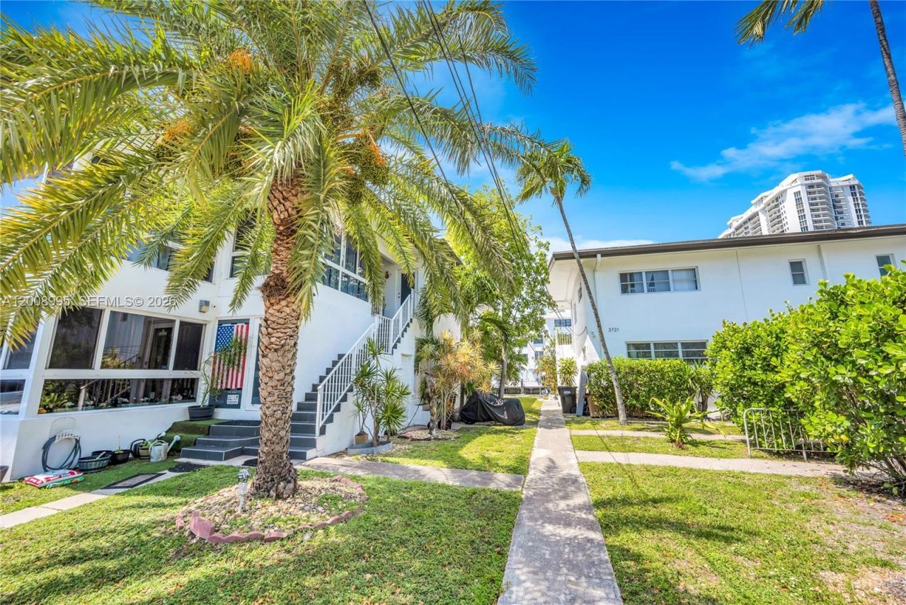 3721 NE 170th St, Unit 2, North Miami Beach, FL 33160 Photo