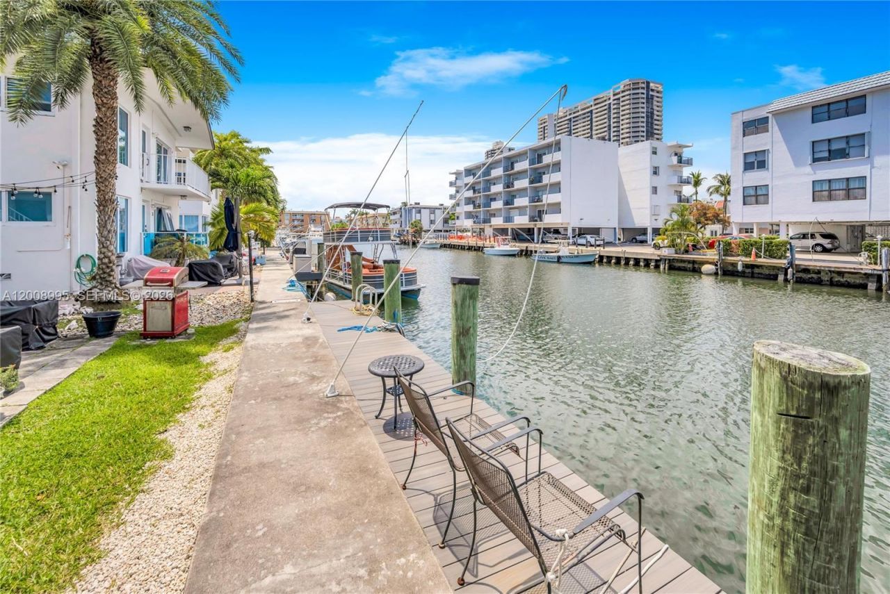 3721 NE 170th St, Unit 2, North Miami Beach, FL 33160 Photo
