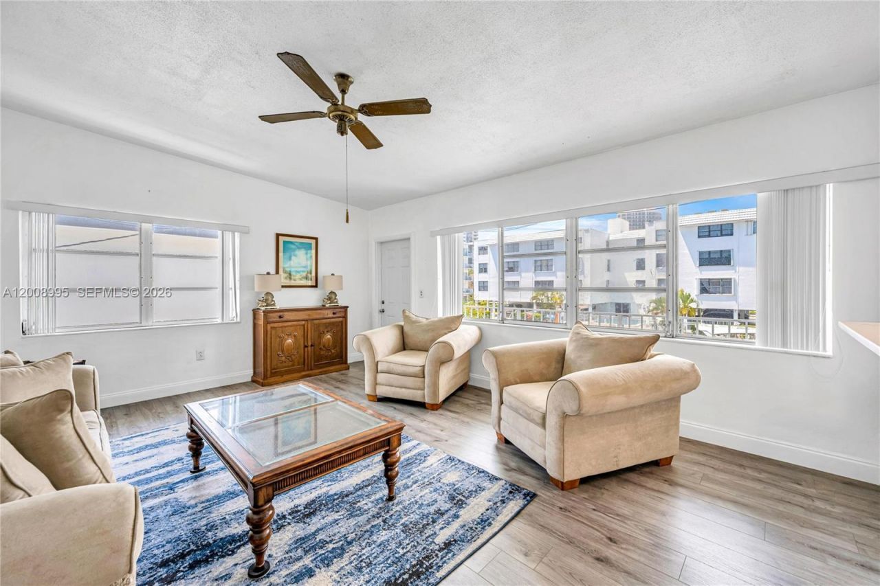 3721 NE 170th St, Unit 2, North Miami Beach, FL 33160 Photo
