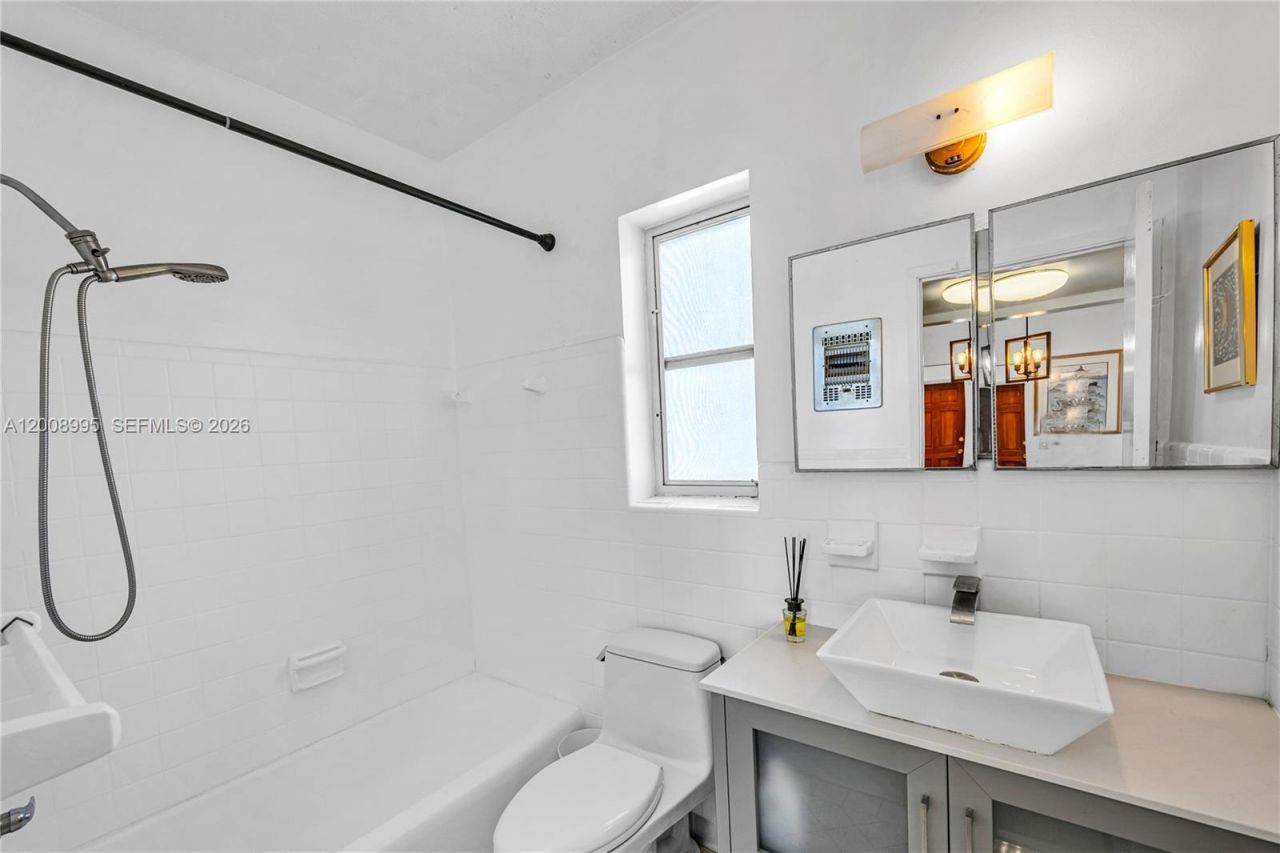 3721 NE 170th St, Unit 2, North Miami Beach, FL 33160 Photo