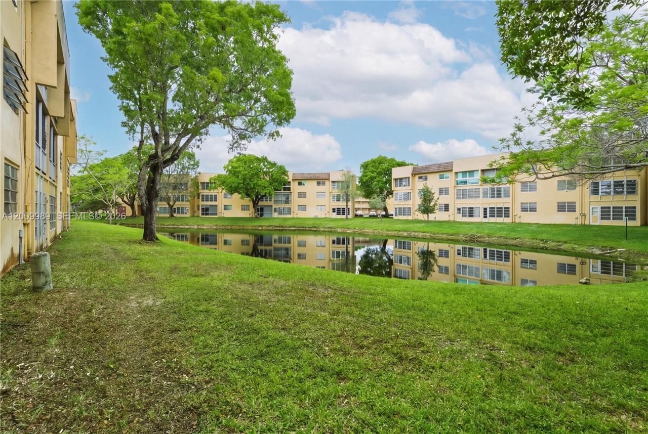 5961 NW 61st Ave , Unit 111, Tamarac, FL 33319 Photo