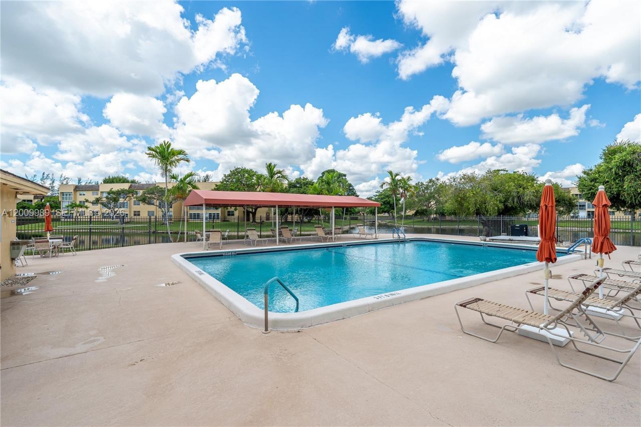 5961 NW 61st Ave , Unit 111, Tamarac, FL 33319 Photo
