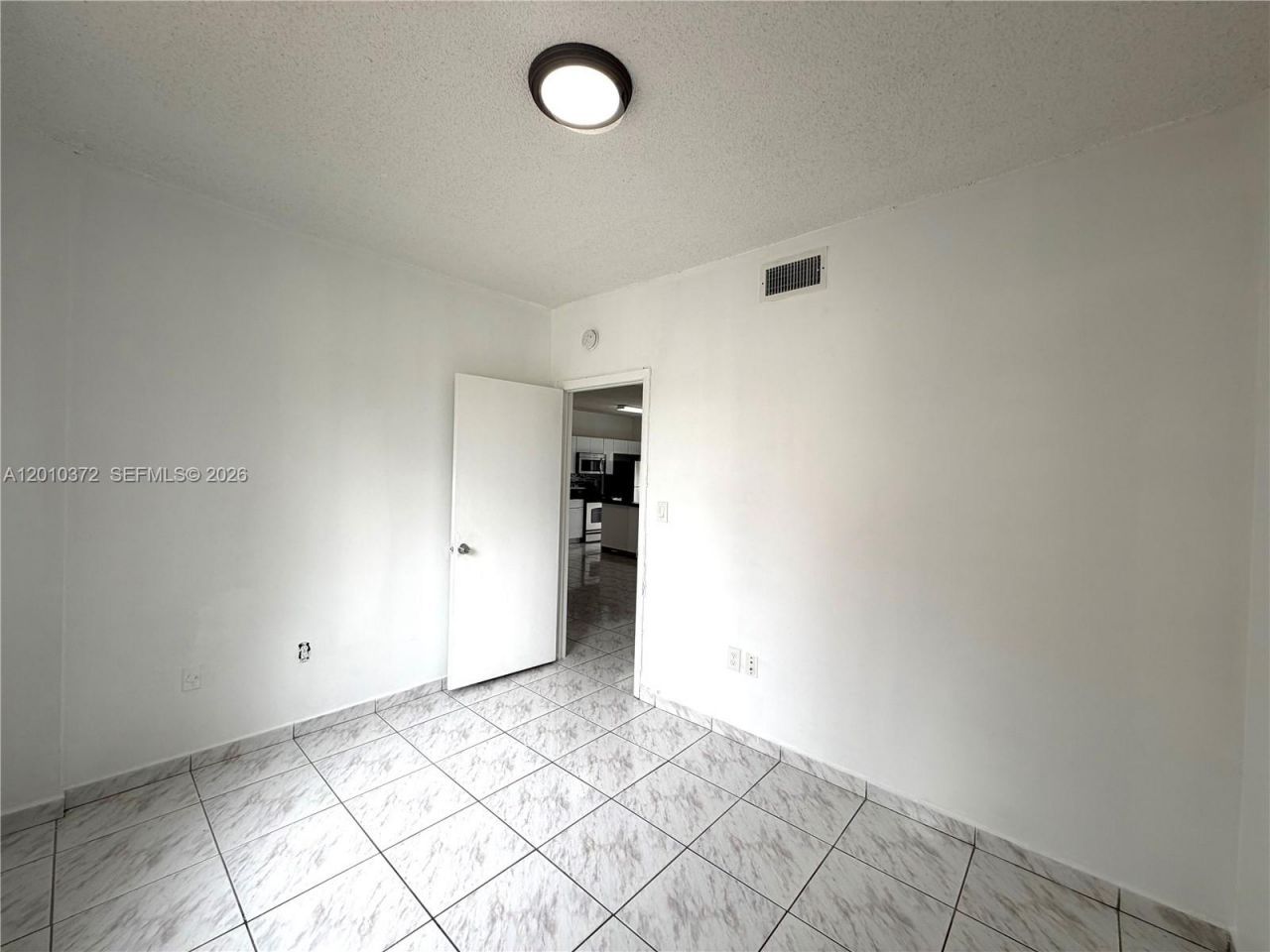 8019 Lake Dr, Unit 104, Doral, FL 33166 Photo