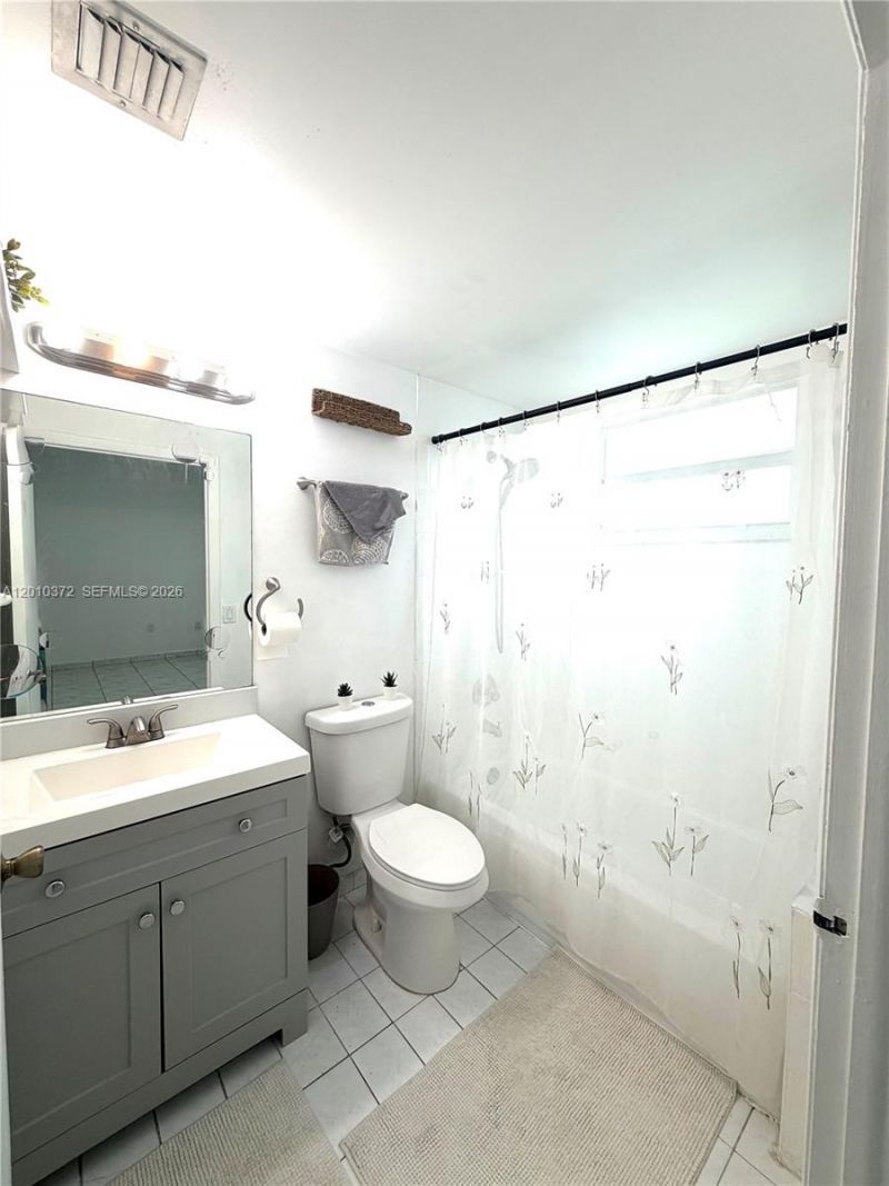 8019 Lake Dr, Unit 104, Doral, FL 33166 Photo