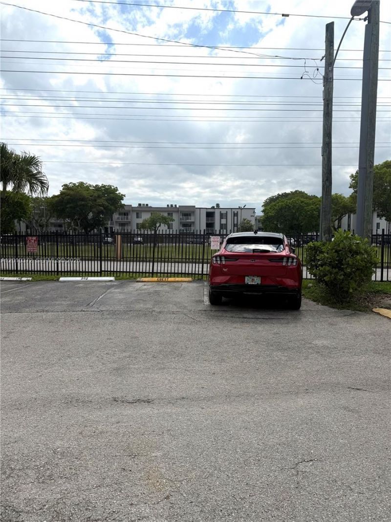 8019 Lake Dr, Unit 104, Doral, FL 33166 Photo