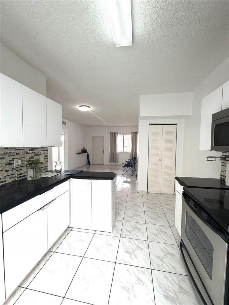 8019 Lake Dr, Unit 104, Doral, FL 33166 Photo
