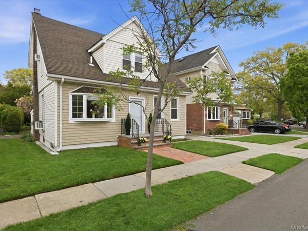 77 Stewart Street , Floral Park, NY 11001