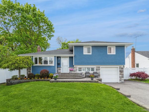 72 Lincoln Road W, Plainview, NY 11803