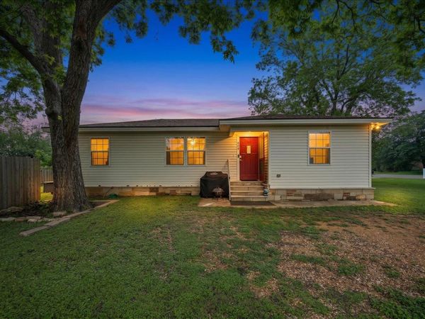 608 Washington ST , Smithville, TX 78957