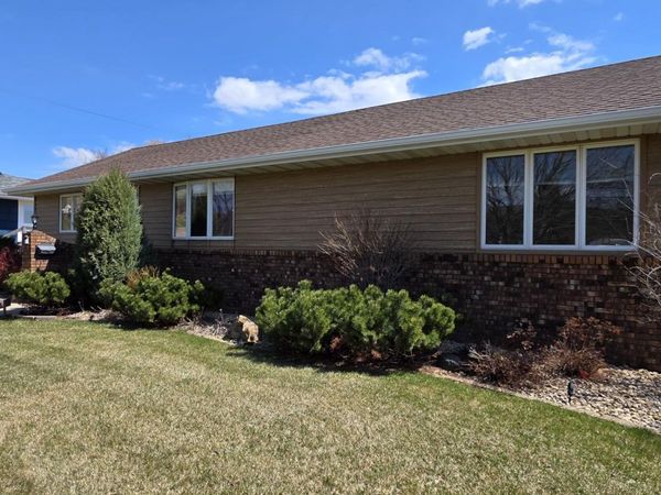 414 8th Avenue NW, Valley City, ND 58072