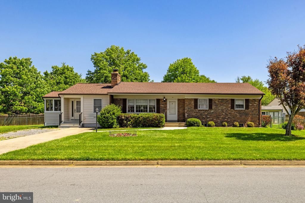 15 Hamilton Terrace Drive, Hamilton, VA 20158 Main Photo
