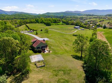 60 GREAT VALLEY LANE , NATURAL BRIDGE, VA 24578
