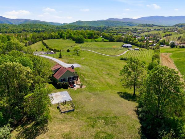60 GREAT VALLEY LANE, NATURAL BRIDGE, VA 24578