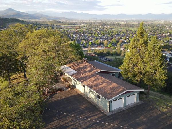 1015 Palima Drive, Eagle Point, OR 97524