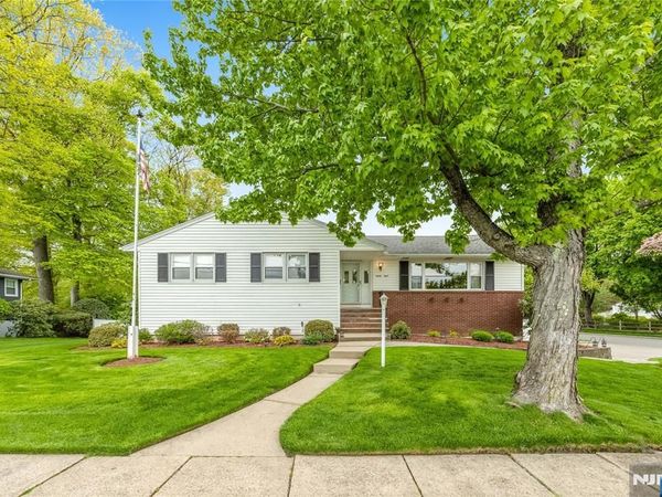 88 Ross Avenue, EMERSON, NJ 07630