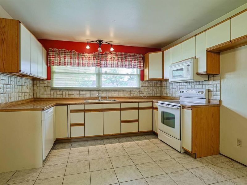 620 Bennert Drive, Vandalia, OH 45377 Photo 9
