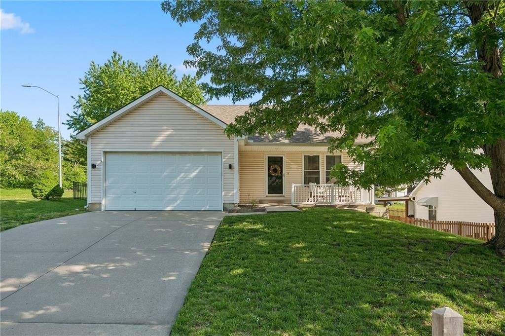 8126 NW 77th Court, Kansas City, MO 64152 Main Photo