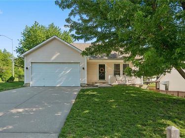 8126 NW 77th Court, Kansas City, MO 64152