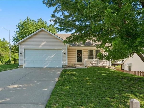 8126 NW 77th Court, Kansas City, MO 64152