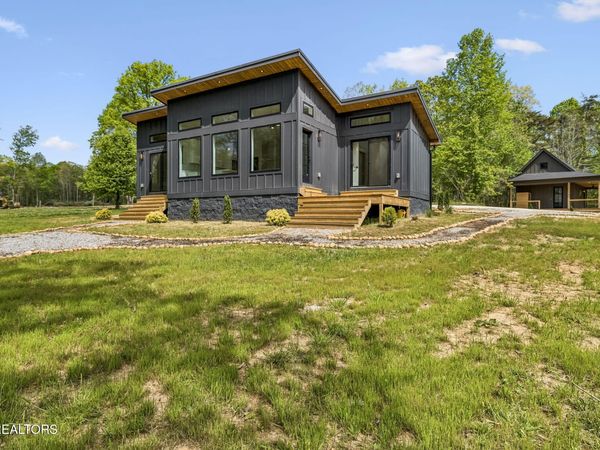 33 Dwellings Drive, Tracy City, TN 37387