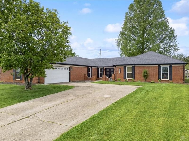2411 Brown Bark Drive, Beavercreek, OH 45431 Photo 3