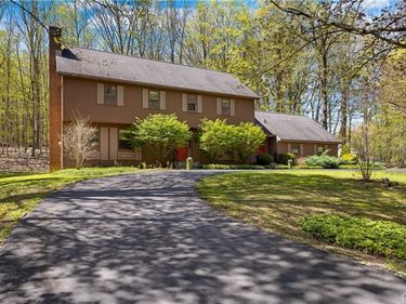 5037 Pine Valley Drive, Fayetteville, NY 13066